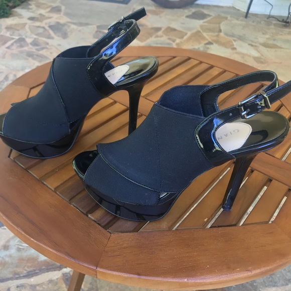 Black Pumps - Picture 3 of 6